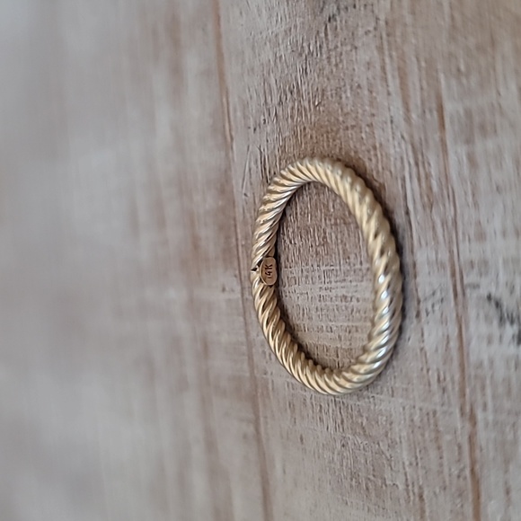 14TK SOLID GOLD ROPE RING - Picture 3 of 4